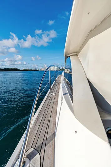  Yacht Photos Pics 2015 Sea Ray 510 Fly yacht deck with ocean view and clear blue sky.