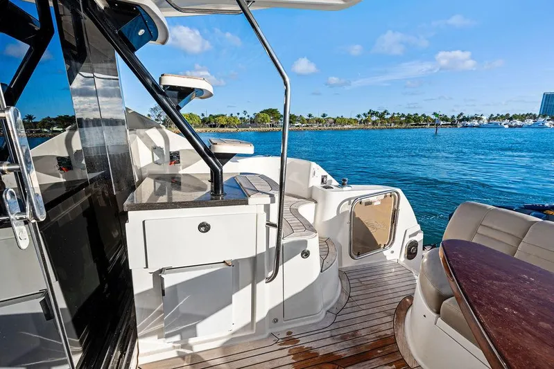  Yacht Photos Pics 2015 Sea Ray 510 Fly yacht deck with ocean view and luxurious seating.