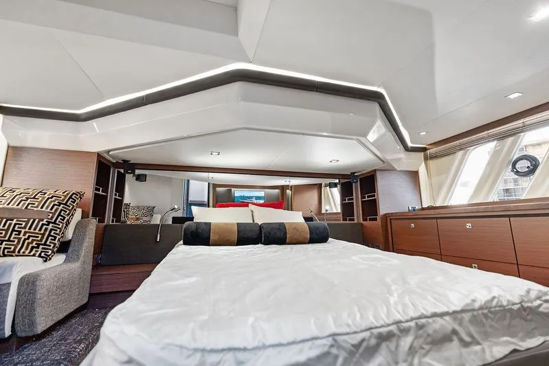  Yacht Photos Pics Luxurious interior of 2015 Sea Ray 510 Fly yacht with modern bedroom design.