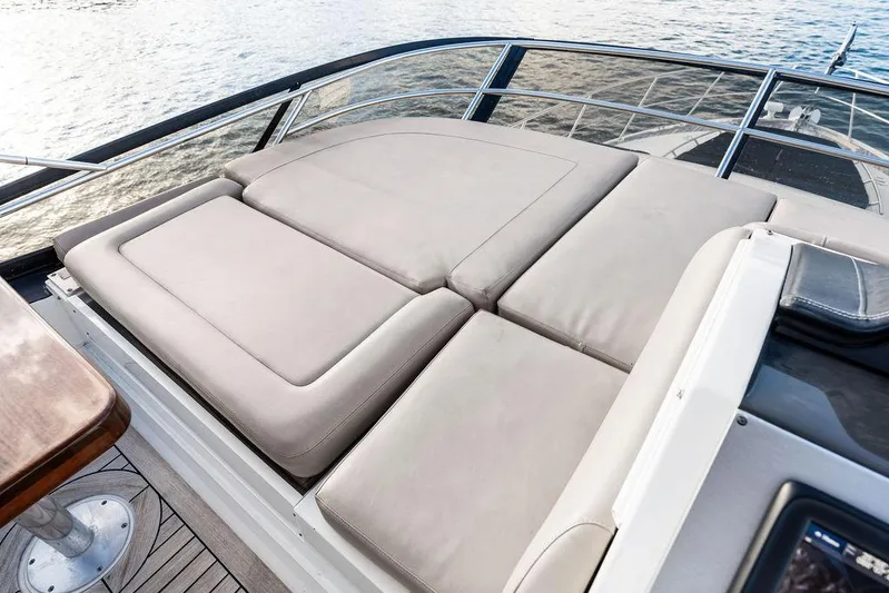  Yacht Photos Pics 2015 Sea Ray 510 Fly yacht with spacious sunbathing area on deck.