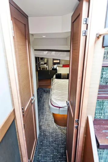  Yacht Photos Pics Interior view of 2015 Sea Ray 510 Fly yacht cabin with modern design.