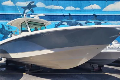 Boston Whaler 370 Outrage