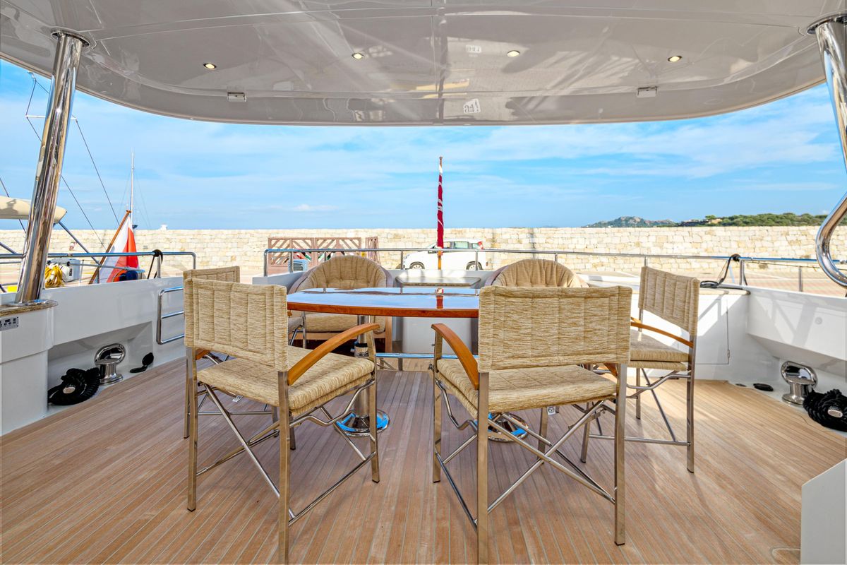 2019 Hunt Yachts 76 