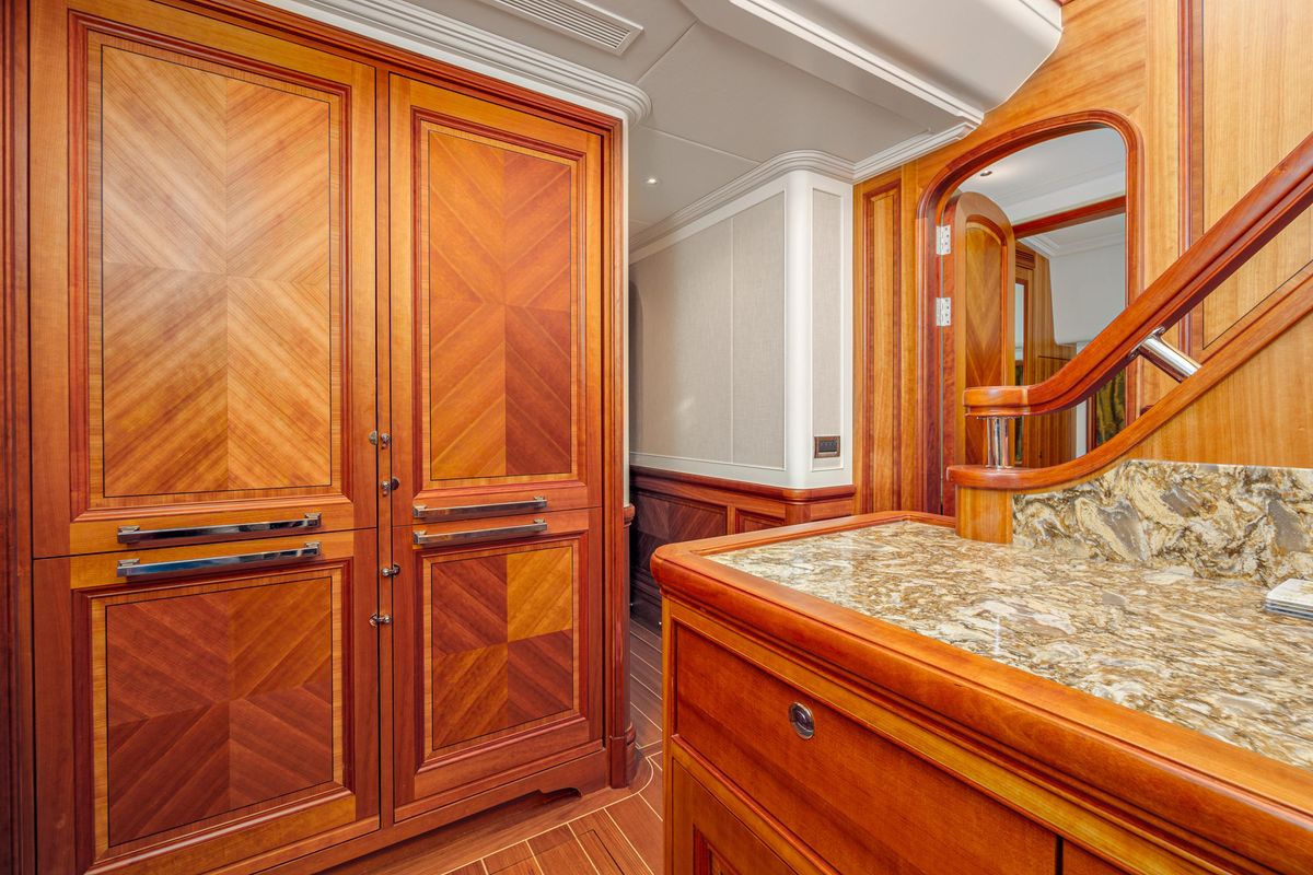 2019 Hunt Yachts 76 