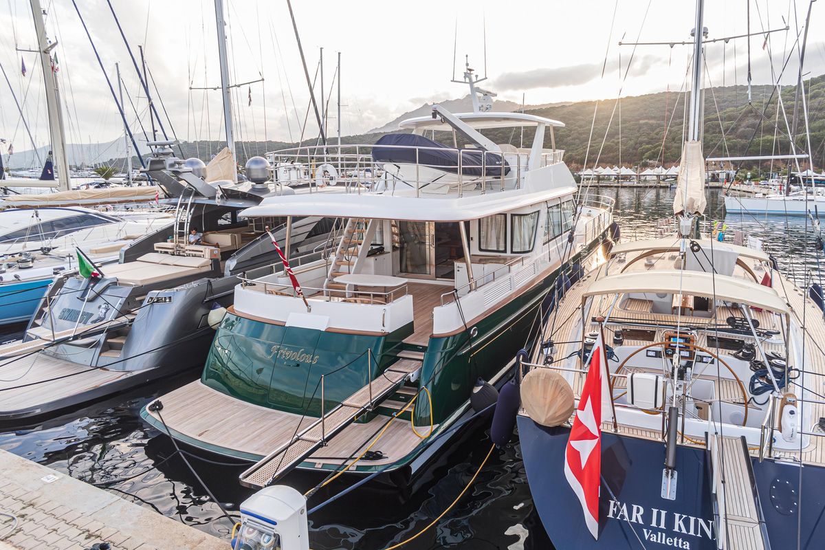2019 Hunt Yachts 76 