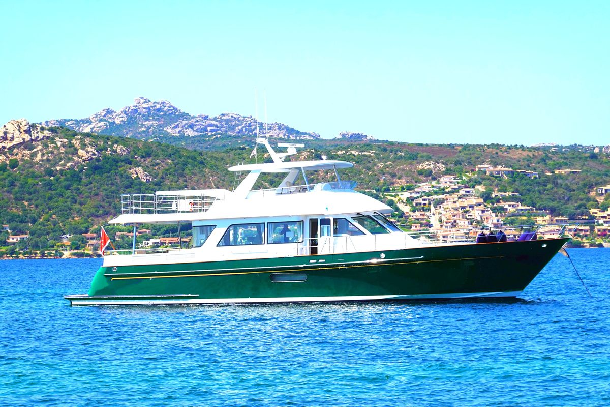 2019 Hunt Yachts 76 
