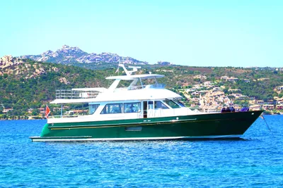 Hunt Yachts Motor Yacht