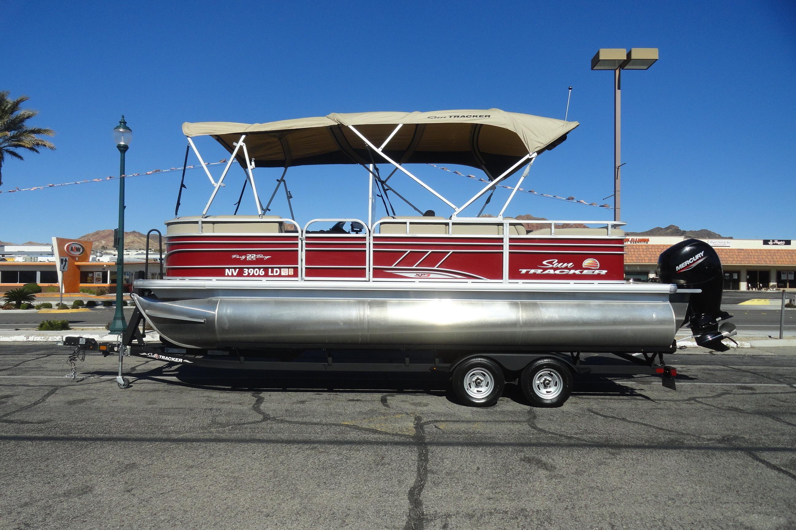 Sun Tracker Party Barge 22 XP3