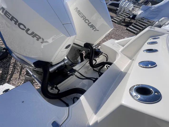  Yacht Photos Pics Boston Whaler 280 Outrage 2022 with dual Mercury engines, close-up view.