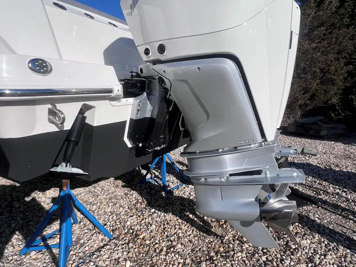  Yacht Photos Pics Boston Whaler 280 Outrage 2022 boat engine on stands, detailed view.