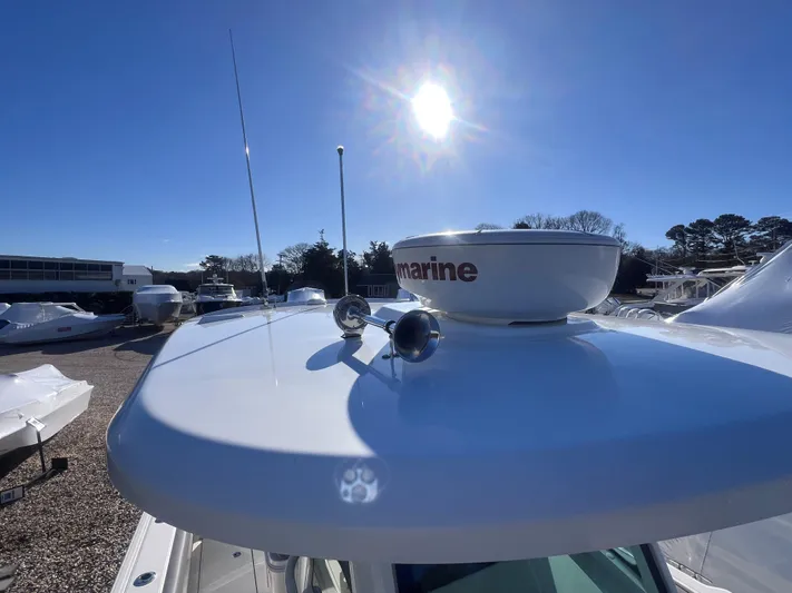  Yacht Photos Pics Boston Whaler 280 Outrage 2022 boat with radar, under clear blue sky.