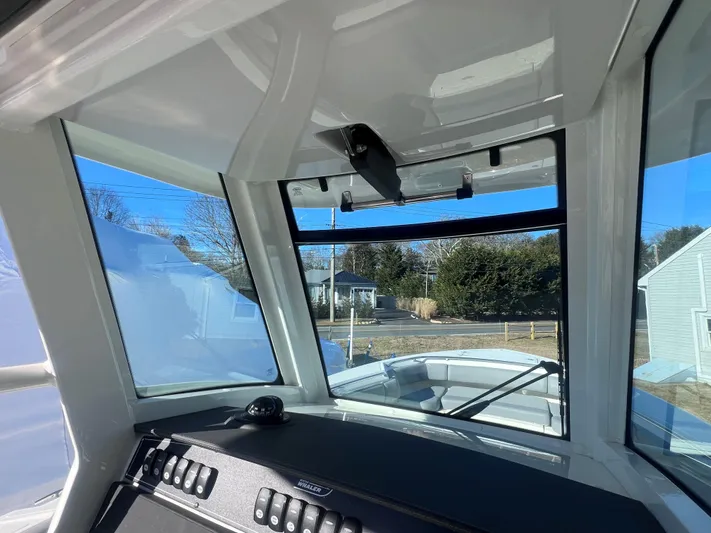  Yacht Photos Pics 2022 Boston Whaler 280 Outrage boat interior with windshield and dashboard view.