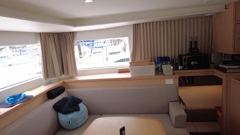  Yacht Photos Pics Interior of 2019 Lagoon 450S yacht with cozy seating and large windows.