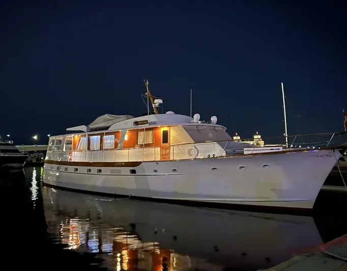 Dovetail Yacht Photos Pics 