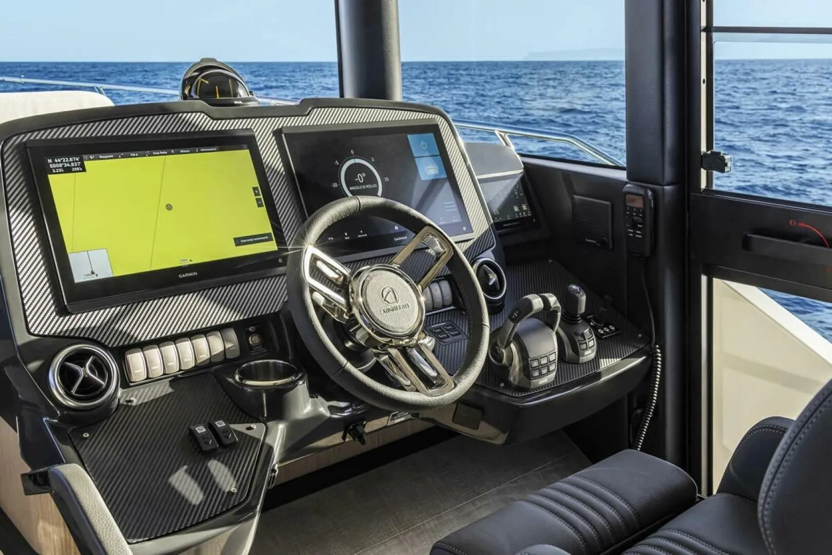 2025 Absolute Navetta 53 - Helm