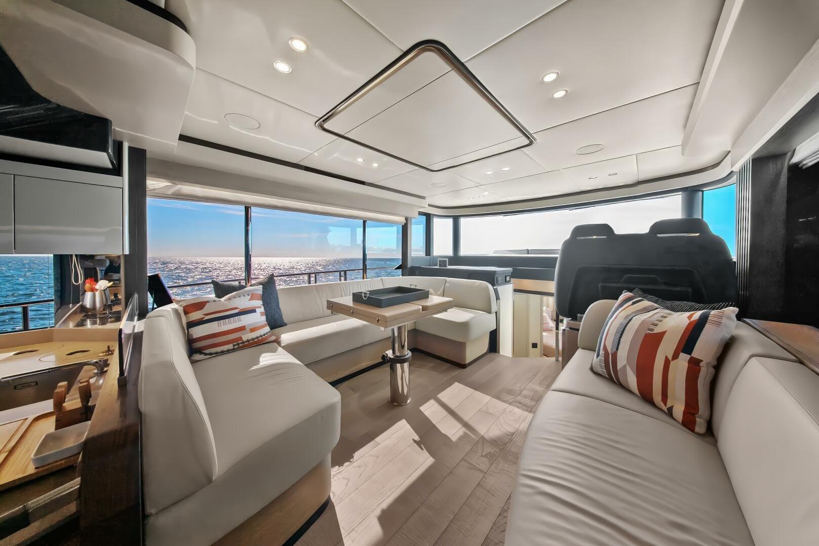 2025 Absolute Navetta 53 - Salon