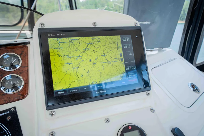  Yacht Photos Pics Garmin GPS display on 1999 Sea Ray 480 Sedan Bridge yacht dashboard.