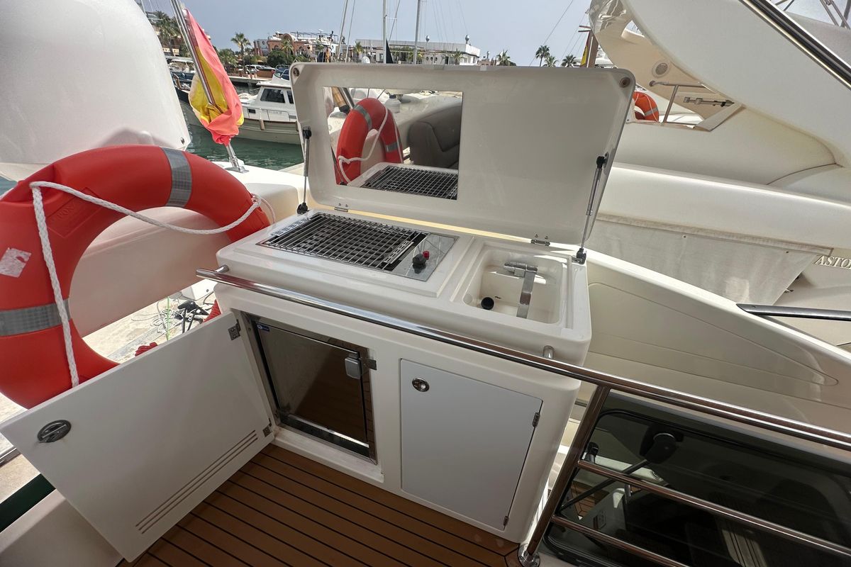 2014 Bavaria 44 