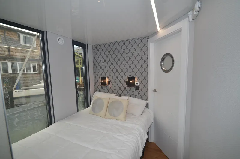  Yacht Photos Pics Modern bedroom in La Mare Modern 11 houseboat, 2024 model, featuring stylish decor and large windows.