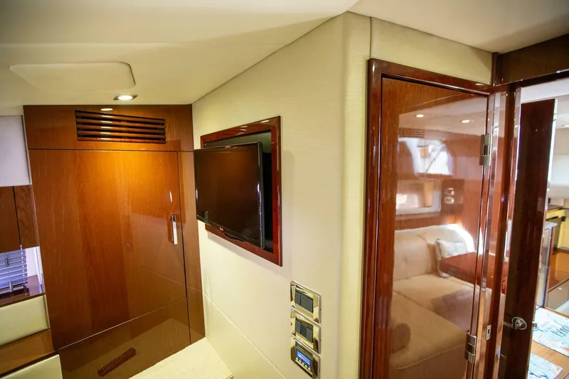  Yacht Photos Pics Interior of 2015 Sea Ray 450 Sundancer yacht with TV and wooden finishes.