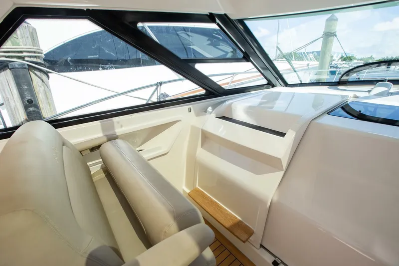  Yacht Photos Pics 2015 Sea Ray 450 Sundancer helm with beige seating and large windows.