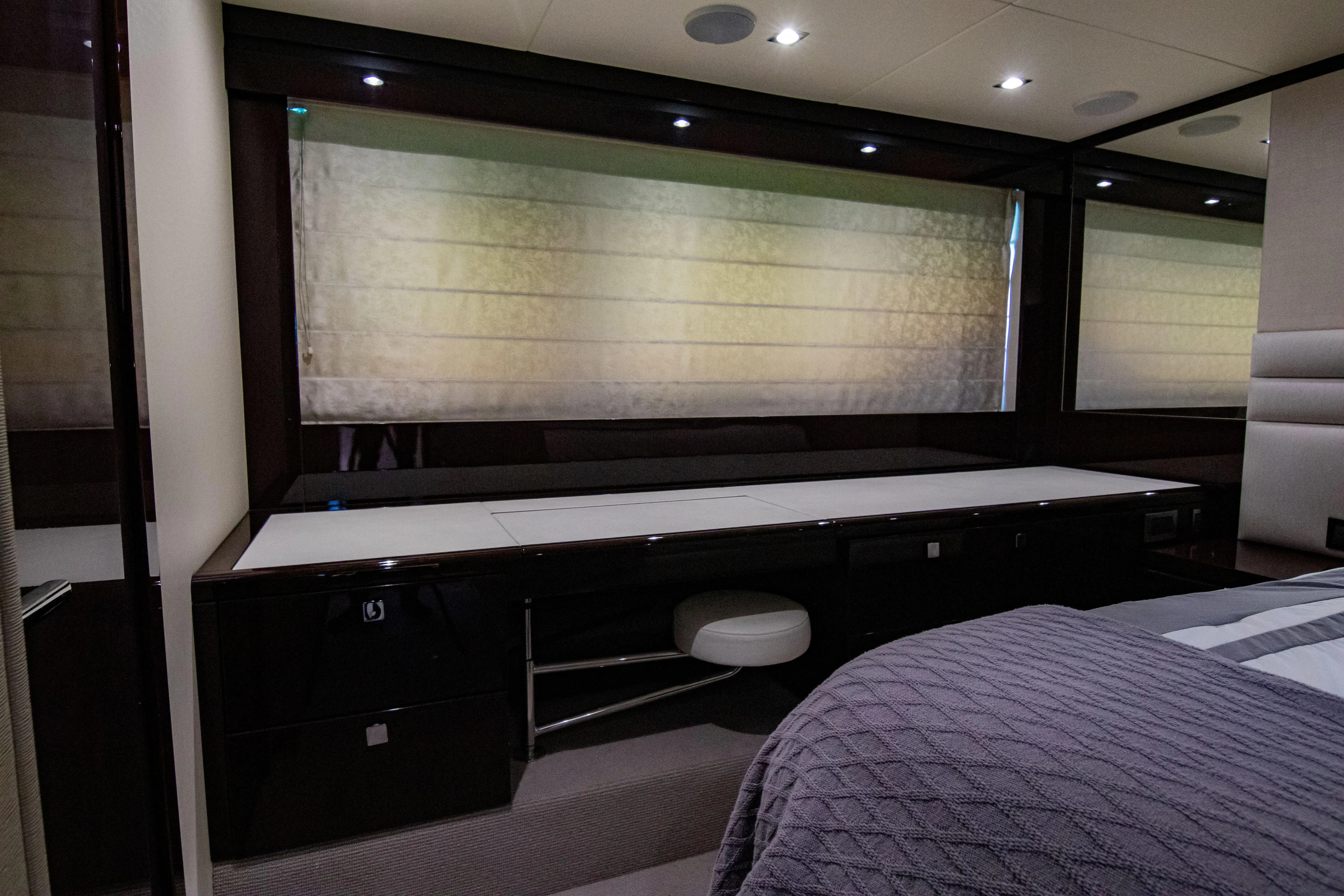 O Legasea Yacht Photos Pics Interior of 2018 Sunseeker Manhattan 66 yacht, featuring a sleek, modern bedroom design.