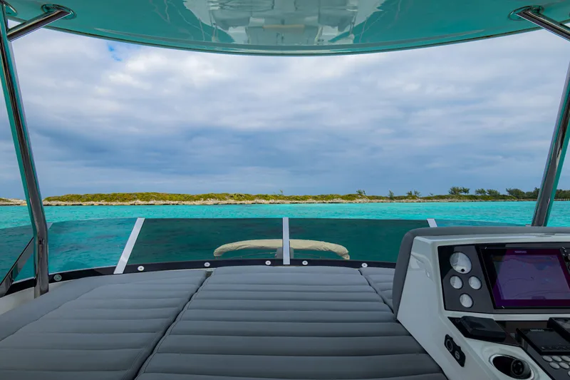 O Legasea Yacht Photos Pics Sunseeker Manhattan 66 yacht helm view, turquoise waters, 2018 model.