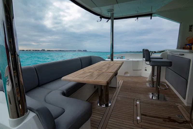 O Legasea Yacht Photos Pics Sunseeker Manhattan 66 yacht interior, 2018 model, featuring a sleek seating area and ocean view.
