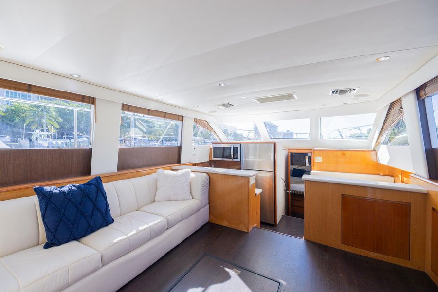 1999 Hatteras 52 Sport Deck Motor Yacht