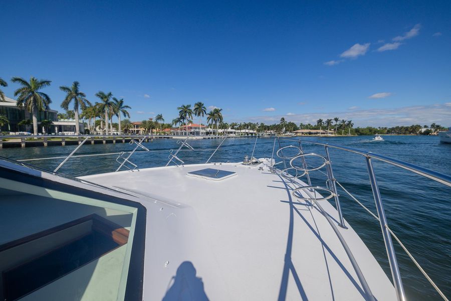 1999 Hatteras 52 Sport Deck Motor Yacht