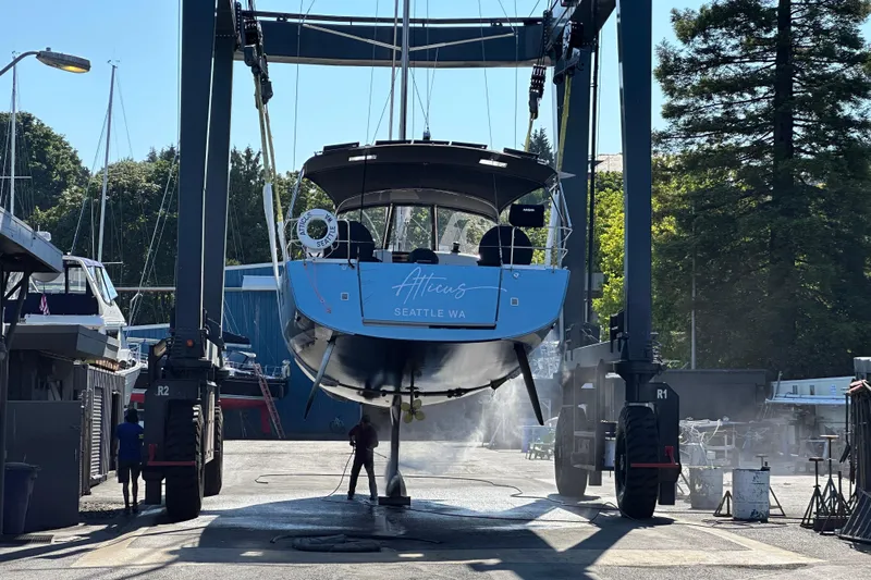 Atticus Yacht Photos Pics Twin rudders and bulb keel