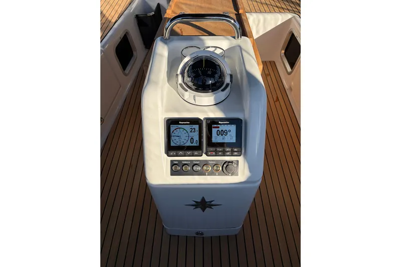 Atticus Yacht Photos Pics Centralized instruments.