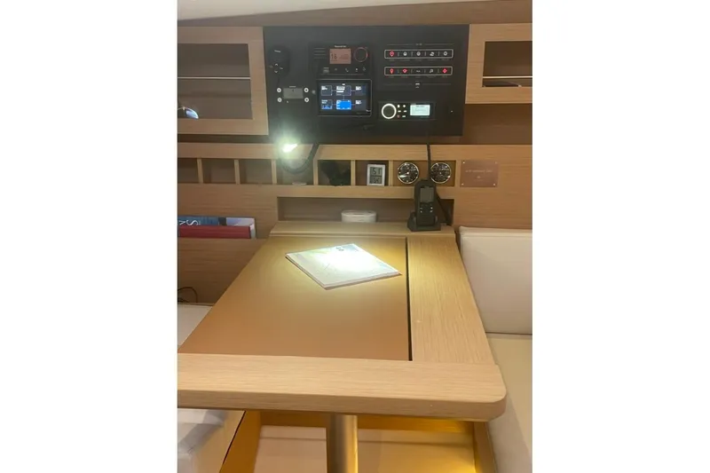 Atticus Yacht Photos Pics Instrument and electric system displays/controls