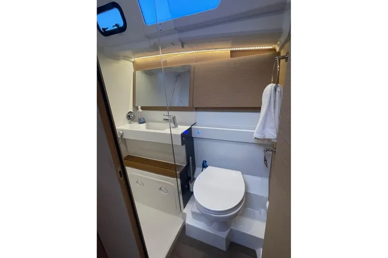 Atticus Yacht Photos Pics Dry Head with separate shower compartment.