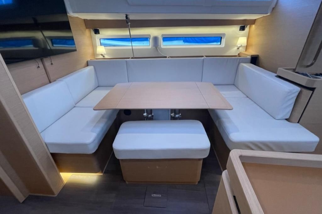 2022 Jeanneau 48 