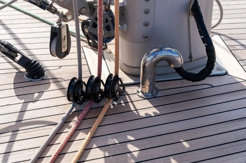 Jaleo Yacht Photos Pics Deck of Puffin 50 yacht, featuring ropes, pulleys, and metal fittings, 2019 model.