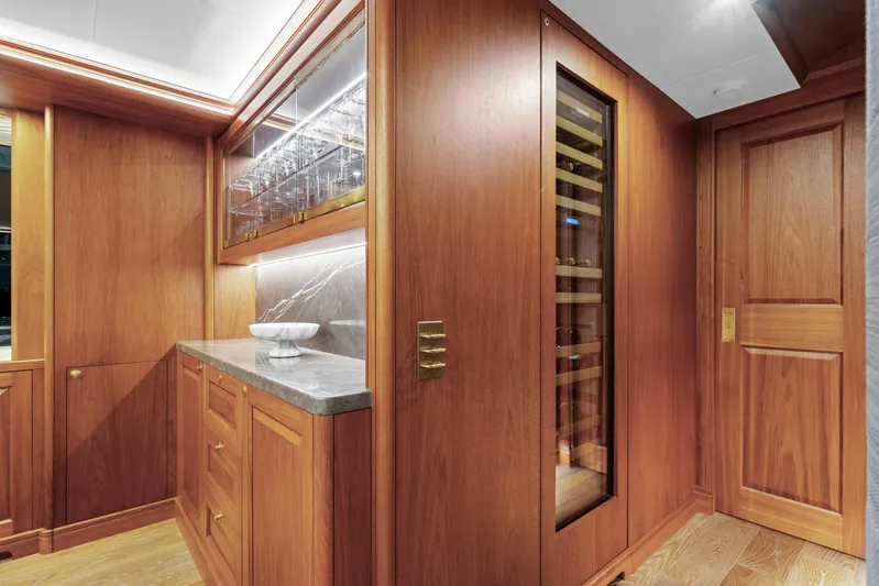  Yacht Photos Pics Wine Cellar/Stew cabinet