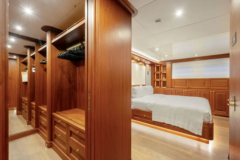  Yacht Photos Pics Master Stateroom