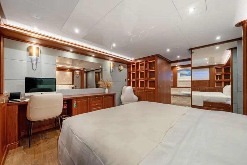  Yacht Photos Pics Master Stateroom