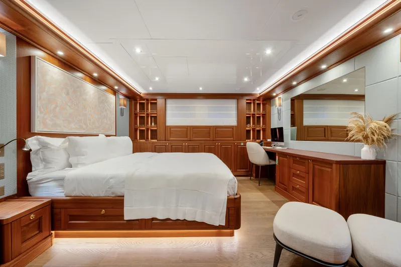  Yacht Photos Pics Master Stateroom