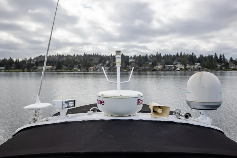 Yacht Photos Pics 2005 Formula 400 Super Sport boat with radar equipment on a calm lake.