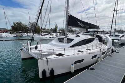 Xquisite Yachts X5