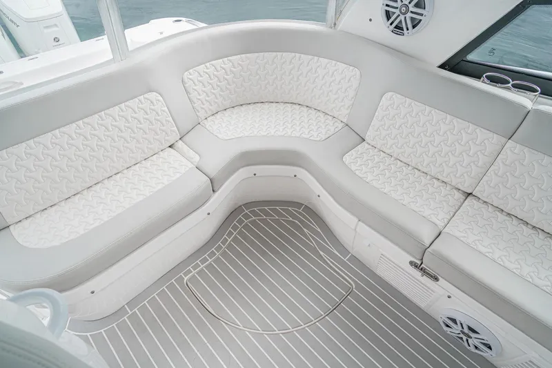 R&r 5 Yacht Photos Pics Luxurious seating area on 2022 Intrepid 477 Evolution boat with stylish white upholstery.