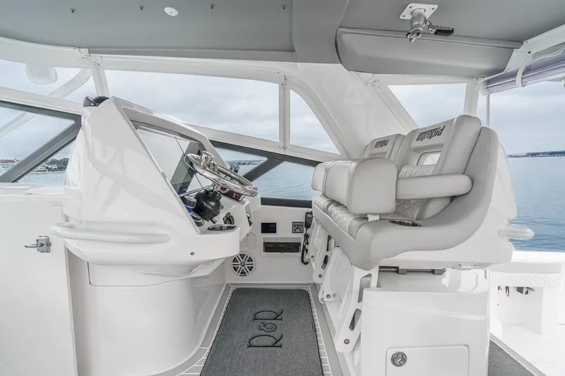 R&r 5 Yacht Photos Pics 2022 Intrepid 477 Evolution helm with modern controls and luxurious seating.