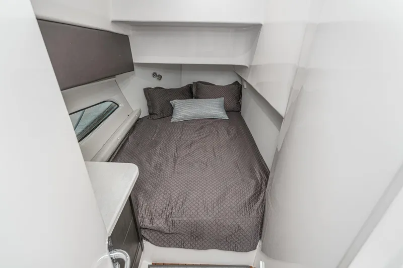 R&r 5 Yacht Photos Pics 2022 Intrepid 477 Evolution cabin with cozy bed and modern design.