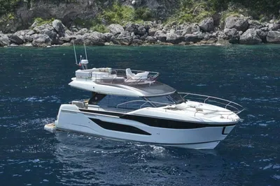 Prestige F4.9 Flybridge