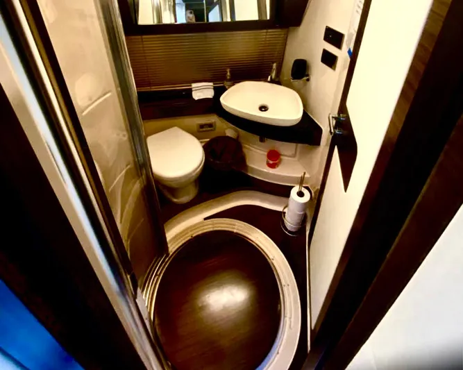 Concepcion 1641 Yacht Photos Pics Luxurious bathroom in a 2013 Azimut 55S yacht, featuring modern fixtures and elegant design.