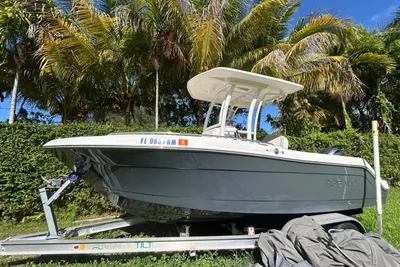 Robalo R222