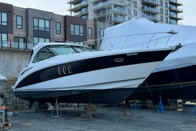 Cruisers Yachts 390 Sports Coupe