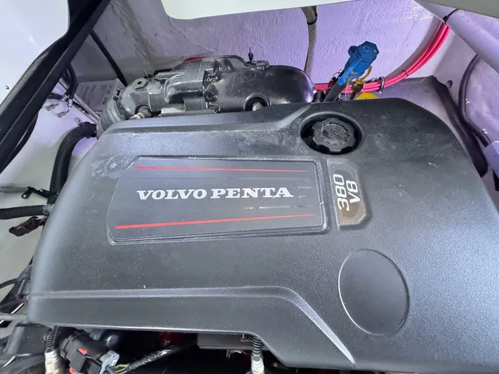  Yacht Photos Pics Volvo Penta V8 380 engine in a 2017 Cobalt R35 boat.